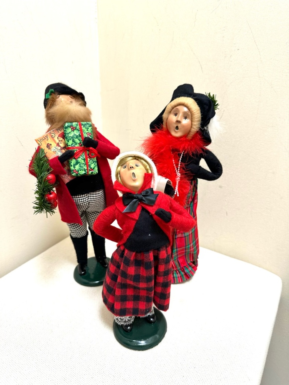 Byer’s Choice Christmas Caroler Figurine Set of 3- GREAT CONDITION!